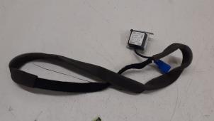 Used GPS antenna Renault Clio IV (5R) 0.9 Energy TCE 90 12V Price € 30,25 Inclusive VAT offered by Autodemontage van de Laar