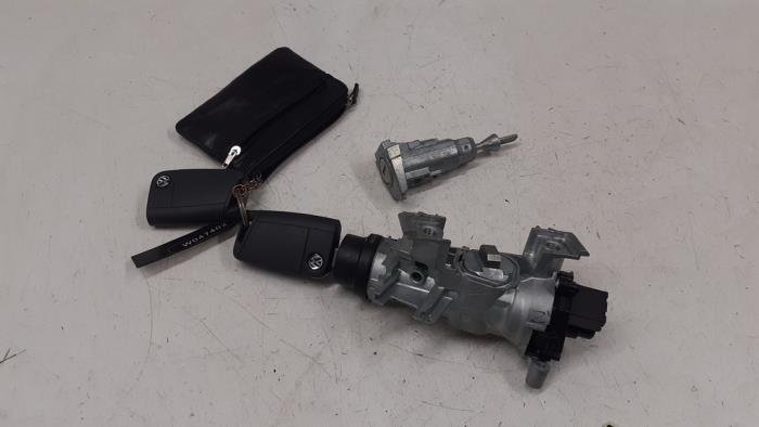 Ignition lock + key from a Volkswagen Golf VII (AUA) 1.5 TSI Evo BMT 16V 2019