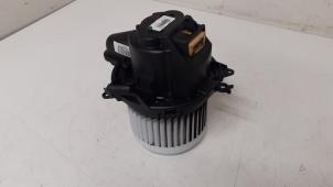 Used Heating and ventilation fan motor Renault Captur (2R) 0.9 Energy TCE 12V Price € 75,00 Margin scheme offered by Autodemontage van de Laar