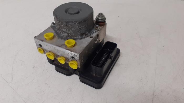 Begagnade ABS-pump Renault Captur I (2R) 0.9 Energy TCE 12V Pris € 125,00 Marginaltabell erbjuds av Autodemontage van de Laar