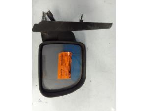 Gebrauchte Außenspiegel rechts Renault Kangoo (KC) 1.9 D 65 Preis € 35,00 Margenregelung angeboten von Autodemontage van de Laar