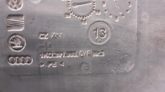 Depósito de un Skoda Yeti (5LAC) 1.4 TSI 16V 2014