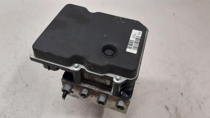 Begagnade ABS-pump Citroen C4 Grand Picasso (UA) 2.0 HDiF 16V 165 Pris € 125,00 Marginaltabell erbjuds av Autodemontage van de Laar