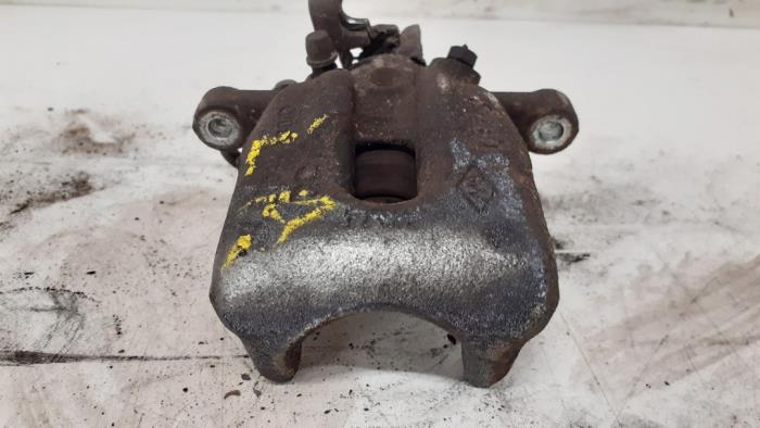 Gebrauchte Bremszange links hinten Renault Kangoo Express (FW) 1.5 dCi 90 FAP Preis € 50,00 Margenregelung angeboten von Autodemontage van de Laar