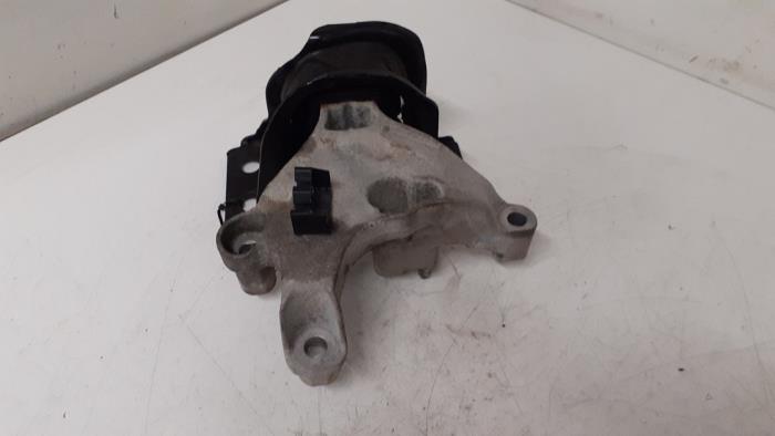 Engine mount from a Mercedes-Benz Citan (415.6) 1.5 109 CDI 2015