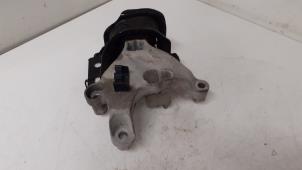 Engine mount from a Mercedes-Benz Citan (415.6) 1.5 109 CDI 2015