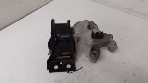 Engine mount from a Mercedes-Benz Citan (415.6) 1.5 109 CDI 2015