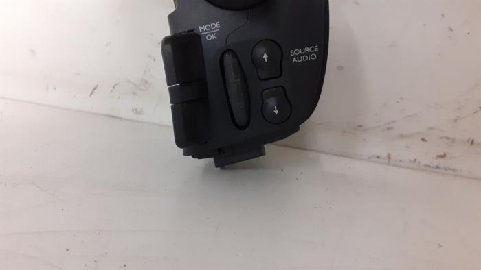 Interruptor de limpiaparabrisas de un Renault Kangoo Express (FW) 1.5 dCi 90 FAP 2015
