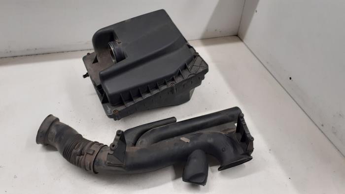 Begagnade Luftfilterhus Opel Zafira (M75) 1.8 16V Ecotec Pris € 35,00 Marginaltabell erbjuds av Autodemontage van de Laar