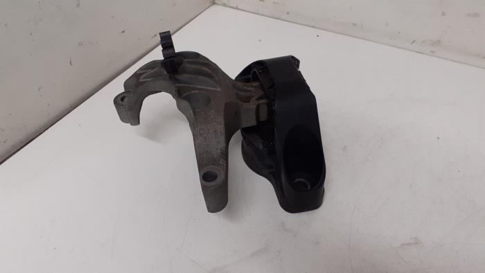 Used Engine mount Renault Captur I (2R) 1.5 Energy dCi 90 FAP Price € 50,00 Margin scheme offered by Autodemontage van de Laar