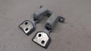 Used Front door hinge, right Renault Master IV (MA/MB/MC/MD/MH/MF/MG/MH) 2.3 dCi 135 16V FWD Price € 96,80 Inclusive VAT offered by Autodemontage van de Laar