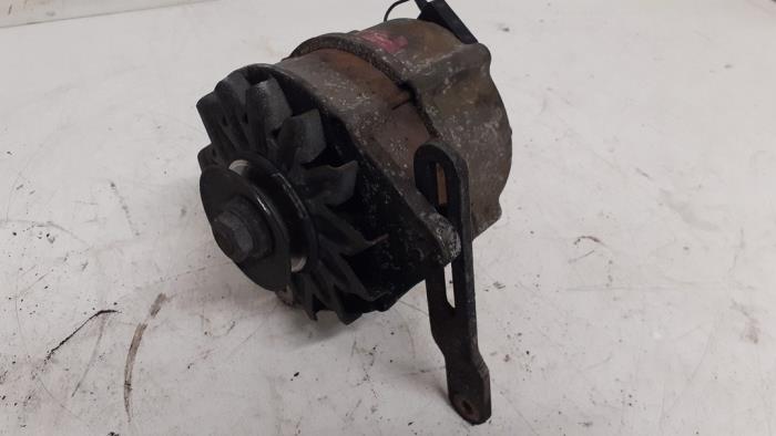 Begagnade Dynamo Ford Transit/FT 2.0 Pris € 75,00 Marginaltabell erbjuds av Autodemontage van de Laar