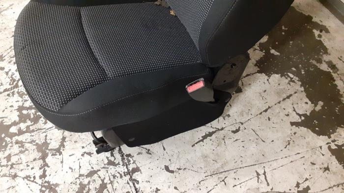 Seat, right from a Mercedes-Benz Citan (415.6) 1.5 109 CDI 2015
