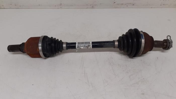 Gebrauchte Antriebswelle links vorne Peugeot 2008 (CU) 1.2 12V e-THP PureTech 110 Preis € 150,00 Margenregelung angeboten von Autodemontage van de Laar