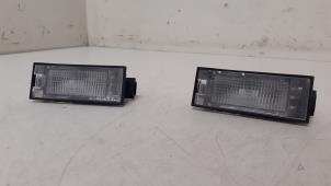 Used Registration plate light Renault Master IV (MA/MB/MC/MD/MH/MF/MG/MH) 2.3 dCi 135 16V FWD Price € 36,30 Inclusive VAT offered by Autodemontage van de Laar