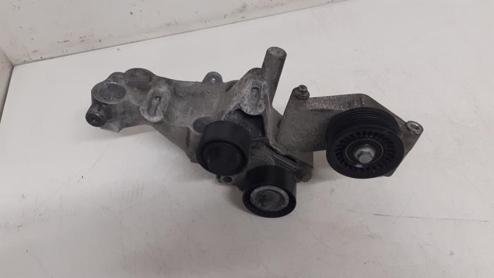 Used Engine mount Renault Master IV Combi Price € 90,75 Inclusive VAT offered by Autodemontage van de Laar