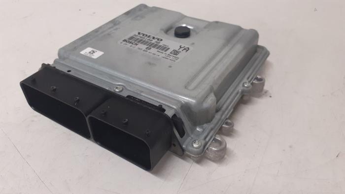 Used Engine management computer Volvo XC70 (BZ) 2.4 D5 20V AWD Price € 100,00 Margin scheme offered by Autodemontage van de Laar