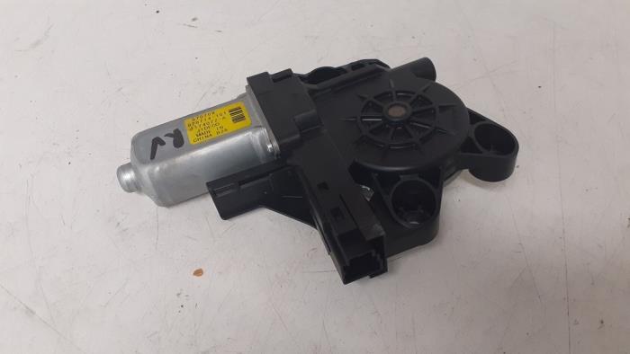 Usados Motor de ventanilla de puerta Volvo XC70 (BZ) 2.4 D5 20V AWD Precio € 50,00 Norma de margen ofrecido por Autodemontage van de Laar