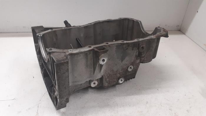Usagé Couvercle carter Renault Scénic III (JZ) 1.5 dCi 110 Prix € 50,00 Règlement à la marge proposé par Autodemontage van de Laar
