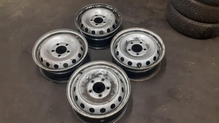 Set of wheels from a Renault Master IV (MA/MB/MC/MD/MH/MF/MG/MH) 2.3 dCi 135 16V FWD 2021