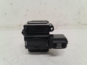Used Electronic ignition key Volvo XC70 (BZ) 2.4 D5 20V AWD Price € 50,00 Margin scheme offered by Autodemontage van de Laar
