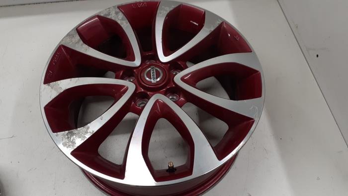 Wheel from a Nissan Juke (F15) 1.6 16V 2014