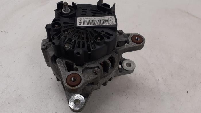 Begagnade Dynamo Renault Twingo II (CN) 1.2 16V Pris € 50,00 Marginaltabell erbjuds av Autodemontage van de Laar