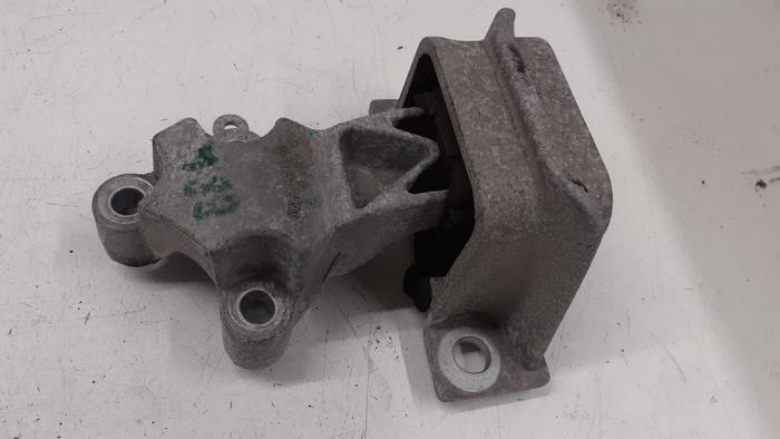 Used Engine mount Renault Twingo II (CN) 1.2 16V Price € 25,00 Margin scheme offered by Autodemontage van de Laar