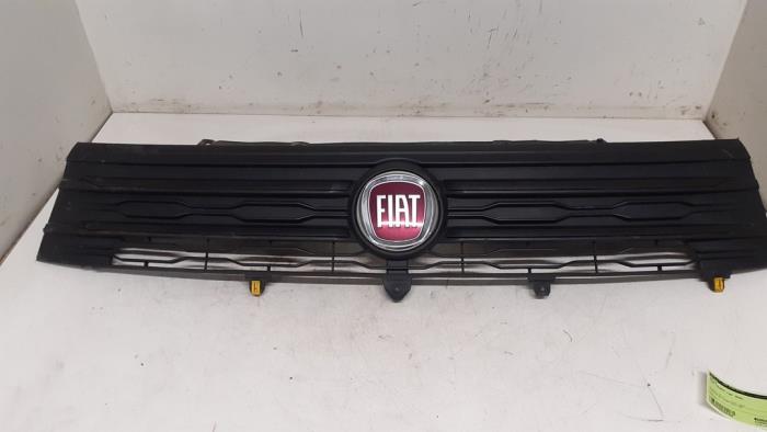 Używane Grill Fiat Talento 2.0 EcoJet BiTurbo 120 Cena € 108,90 Z VAT oferowane przez Autodemontage van de Laar