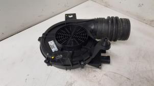 Usados Motor de aleta de refrigeración Renault Twingo III (AH) ZE R80 Precio € 250,00 Norma de margen ofrecido por Autodemontage van de Laar