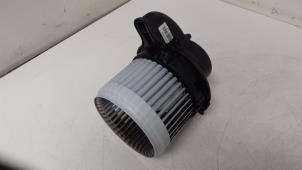 Used Heating and ventilation fan motor Renault Zoé (AG) 65kW Price € 90,00 Margin scheme offered by Autodemontage van de Laar