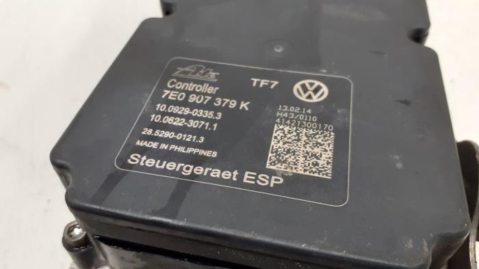 Bomba ABS de un Volkswagen Transporter T5 2.0 BiTDI DRF 2014