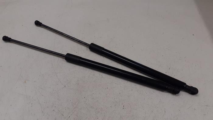 Set of tailgate gas struts from a Volkswagen Golf VII (AUA) 2.0 GTI 16V 2013
