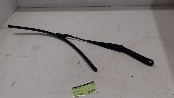 Front wiper arm from a Ford Fiesta 6 (JA8) 1.0 EcoBoost 12V 100 Van 2013