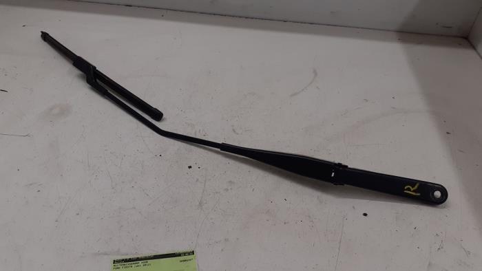 Front wiper arm from a Ford Fiesta 6 (JA8) 1.0 EcoBoost 12V 100 Van 2013