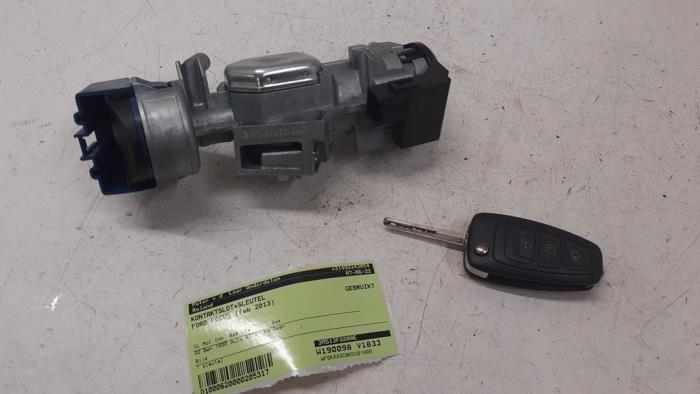Ignition lock + key from a Ford Focus 3 1.6 Ti-VCT 16V 125 2013