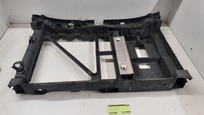 Begagnade Front Citroen C3 (FC/FL/FT) 1.1 Pris € 40,00 Marginaltabell erbjuds av Autodemontage van de Laar