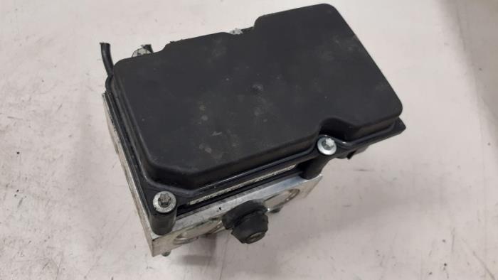 Usagé Pompe ABS Peugeot Bipper (AA) 1.4 HDi Prix € 100,00 Règlement à la marge proposé par Autodemontage van de Laar