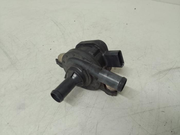Begagnade Extra vattenpump Toyota C-HR (X1,X5) 1.8 16V Hybrid Pris € 75,00 Marginaltabell erbjuds av Autodemontage van de Laar