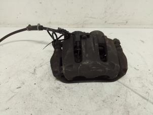 Used Front brake calliper, left Mercedes Vito (639.6) 2.2 115 CDI 16V Price € 75,00 Margin scheme offered by Autodemontage van de Laar