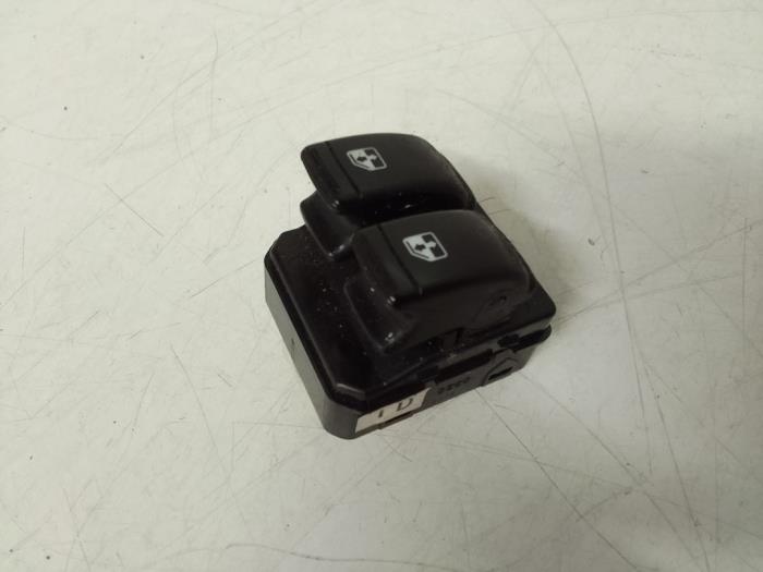 Usados Interruptor de ventanilla eléctrica Chevrolet Aveo (250) 1.4 16V LS Precio € 20,00 Norma de margen ofrecido por Autodemontage van de Laar