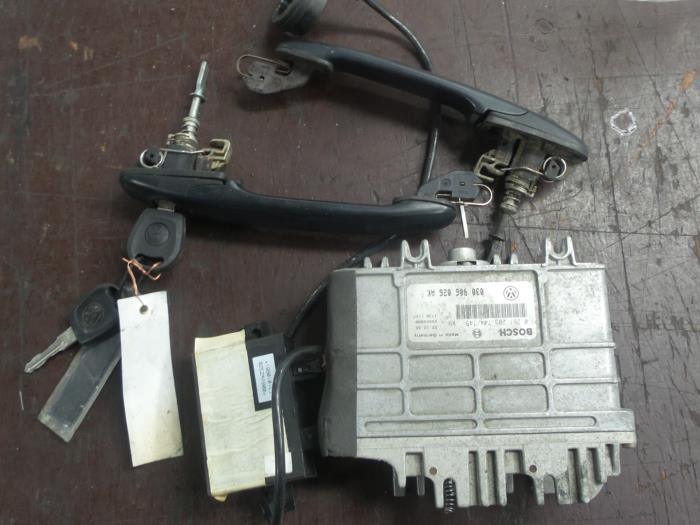 Used Engine management computer Volkswagen Polo III (6N1) 1.0i 45 Price € 120,00 Margin scheme offered by Autodemontage van de Laar
