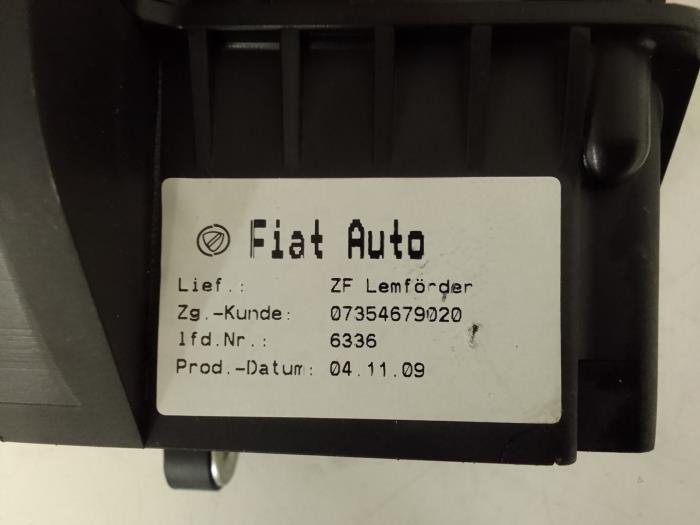 Wahlhebel Automatik van een Fiat 500 (312) 1.2 69 2010