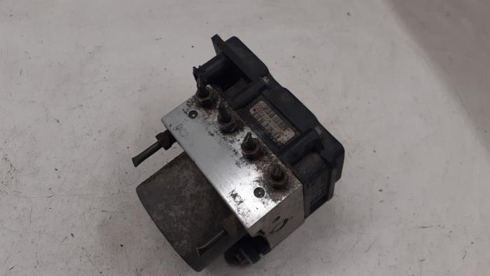 Begagnade ABS-pump Toyota Aygo (B10) 1.0 12V VVT-i Pris € 50,00 Marginaltabell erbjuds av Autodemontage van de Laar