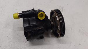 Used Power steering pump Renault Kangoo (KC) 1.2 Price € 40,00 Margin scheme offered by Autodemontage van de Laar