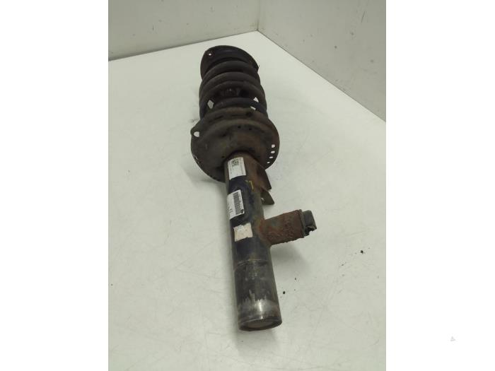 Front shock absorber rod, left from a Volkswagen Golf VII (AUA) 2.0 GTI 16V Performance Package 2013