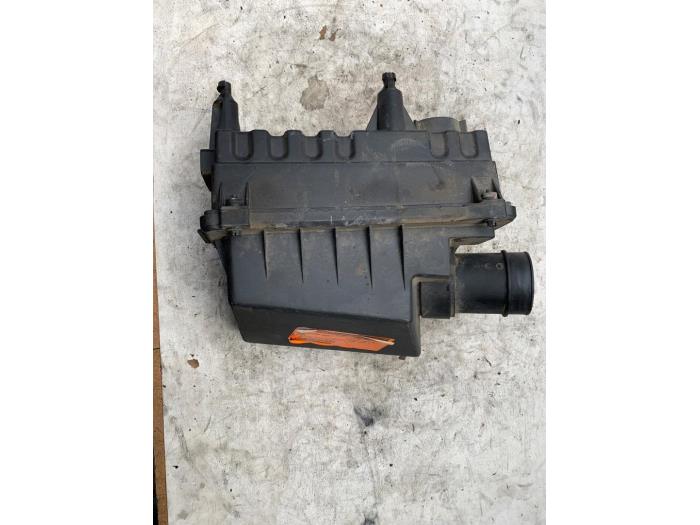 Gebrauchte Luftfiltergehäuse Ford Focus 1 Wagon 1.6 16V Preis € 50,00 Margenregelung angeboten von Autodemontage van de Laar