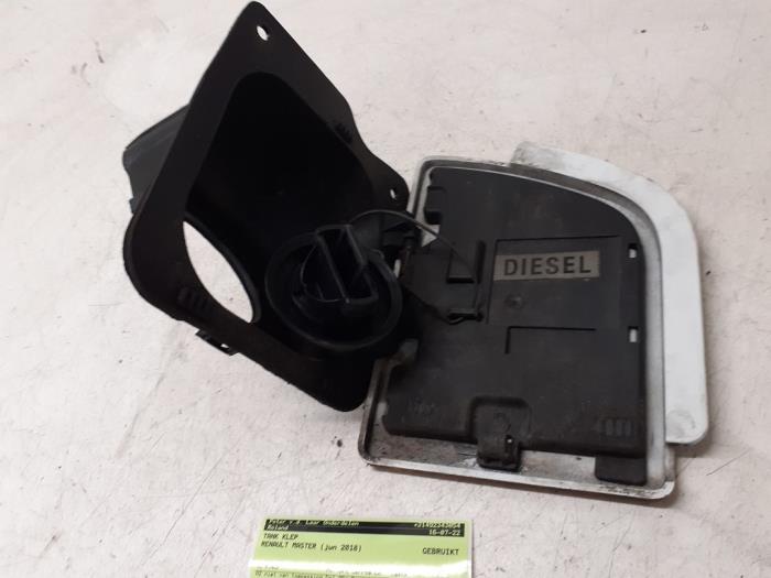 Tank cap cover from a Renault Master IV (MA/MB/MC/MD/MH/MF/MG/MH) 2.3 dCi 16V RWD 2018