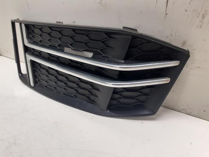 Bumper grille Audi A4 - 8W0807681F - Peter v.d. Laar Onderdelen