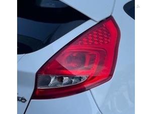 Używane Tylne swiatlo pozycyjne prawe Ford Fiesta 6 (JA8) 1.6 16V Sport Cena € 30,00 Procedura marży oferowane przez Autodemontage van de Laar